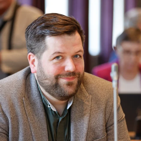 Eirikur í Jákupsstovu vitjar rásarúmið klokkan 12