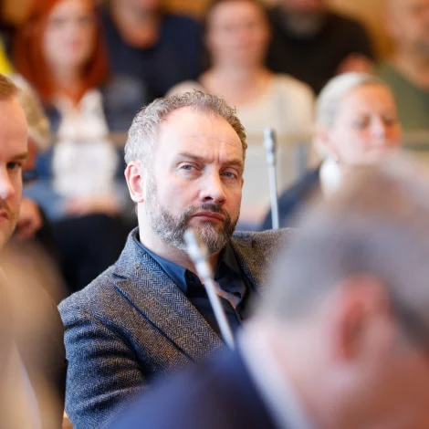 Bárður svarar Jenisi: Politiska skipanin skal undir ongum umstøðum stýra tíðindaflutninginum