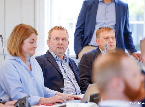 Seinasta veljarakanningin sum Portalurin og FM1 hava kunngjørt vísir, at 27 prosent av teimum, sum valdu Javnaðarflokkin seinast fara at atkvøða fyri Fólkaflokkinum ella Sambandsflokkinum hesaferð (Savnsmynd: Jens Kr. Vang)