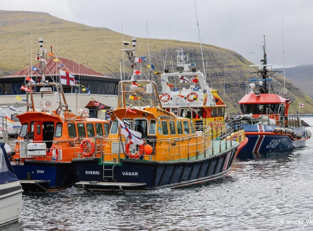 Rescue Sverri fekk fólk og bát til Miðvágs ( Savnsmynd: Jens Kr. Vang)