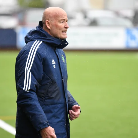 07 Vestur valdi at skifta høvuðsvenjara beint áðrenn tveir lykladystir á heimavølli. Í síðstu viku vann 07 Vestur 5-0 á TB undir Sigtór Petersen - í dag fekk Micheal Schjønberg trý stig í sínum fyrsta dysti aftur í Sørvági (Mynd: jn.fo/Jóanis Albert Nielsen)