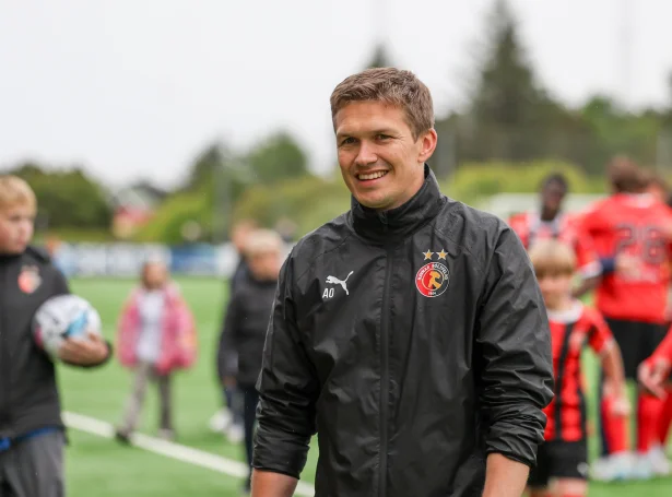 Undir André Olsen hava HB'arnir higartil havt nógv at fegnast um. Summir spælarar eru veruliga blómaðir, og liðið bjóðar framvegis av um 2. plássið (Mynd: Sverri Egholm)