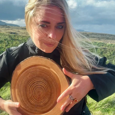 Við Hetta Borðið – Lena Anderssen borðreiðir við nýggjum sangi