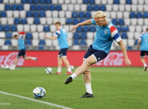 Andrias Edmundsson og hinir í Wisla-verjuni stóðu ímóti leingi, men heimaliðið skapti møguleikar og javnaði. Uppflytararnir eru á 3. plássi í bestu deildini í Póllandi (Savnsmynd: Sverri Egholm)
