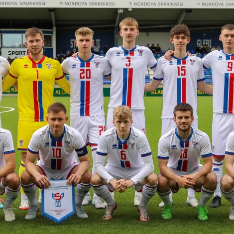 Teir fyrstu ellivu hjá Føroyum í dystinum móti Estlandi í juni í fjør, tá Føroyar vunnu 2-1. Onkrir av hesum eru ikki við hesaferð (Mynd: Fótbóltssamband Føroya)