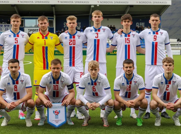 Teir fyrstu ellivu hjá Føroyum í dystinum móti Estlandi í juni í fjør, tá Føroyar vunnu 2-1. Onkrir av hesum eru ikki við hesaferð (Mynd: Fótbóltssamband Føroya)