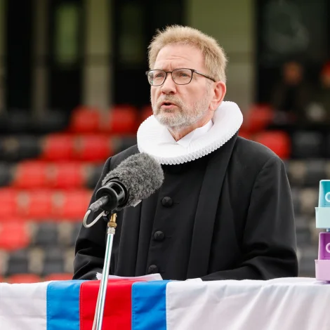 Uni Næs takkar fyri tíðina í Havnar kirkju