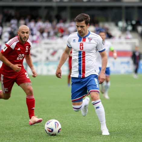 Brandur Hendriksson Olsen og hinir føroyingarnar skulu royna seg á Europa Point leikvøllinum 8. september (Mynd: Sverri Egholm)