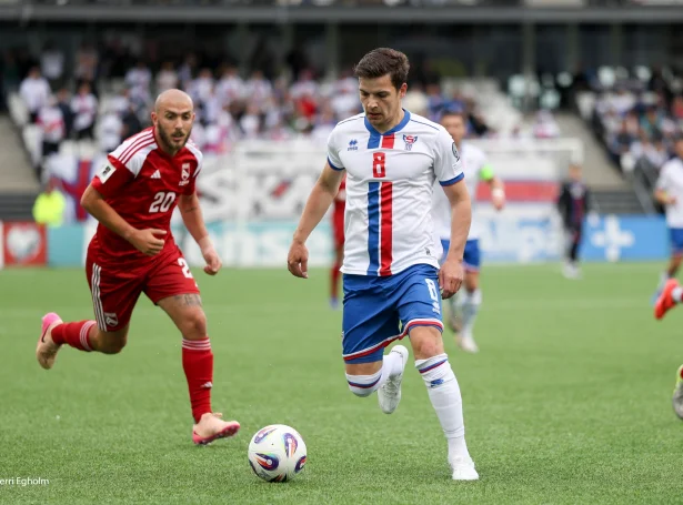 Brandur Hendriksson Olsen og hinir føroyingarnar skulu royna seg á Europa Point leikvøllinum 8. september (Mynd: Sverri Egholm)