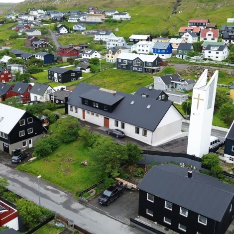 Kvinnuhúsgrunnurin keypt Argja kirkju