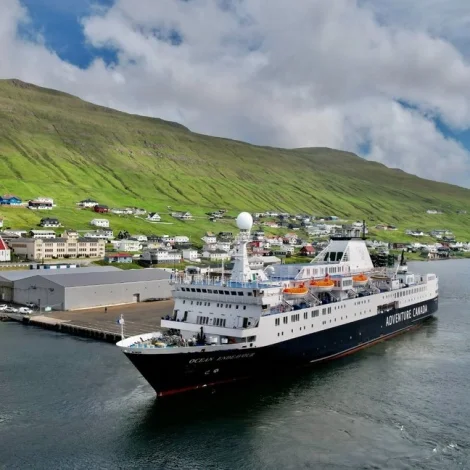 Ocean Endeavour vitjar Vág