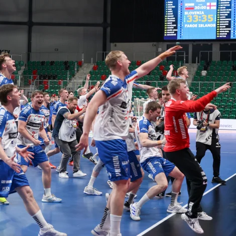 Stórur føroyskur sigursrúsur í Sosnowie (Mynd: Sverri Egholm)