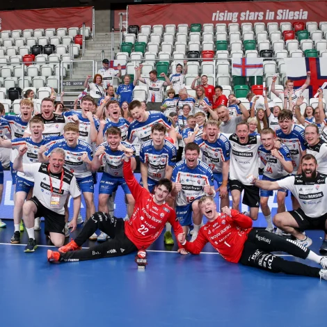 U21 landsliðið í hondbólti, ið vann HM bronsu í ár er millum tey innstillaðu (Savnsmynd: Sverri Egholm)