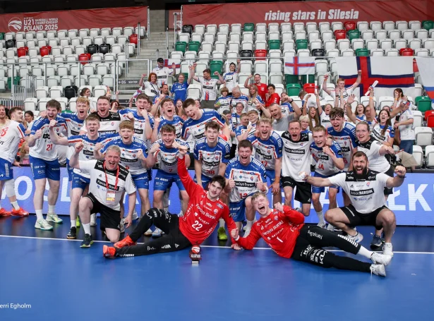 U21 landsliðið í hondbólti, ið vann HM bronsu í ár er millum tey innstillaðu (Savnsmynd: Sverri Egholm)