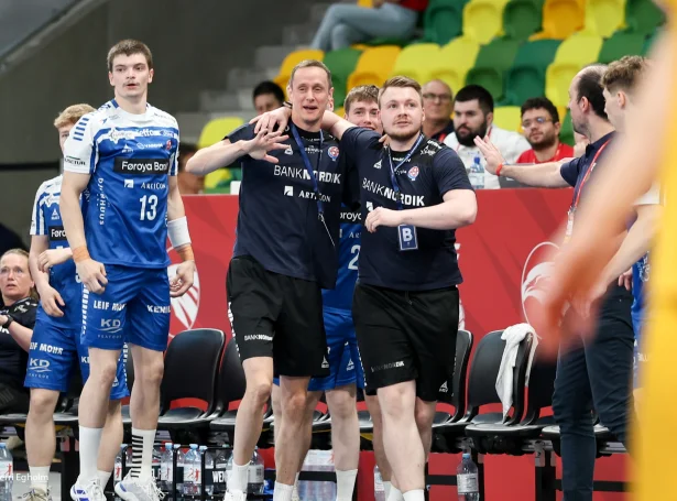 Á sumri í fjør vunnu teir HM-bronsu saman í Katowice - stutt eftir inntensar FM-finalur millum lið teirra. Hetta vikuskifti standa teir aftur yvirav hvørjum øðrum við einum steypi uppá spæl (Mynd: Sverri Egholm)