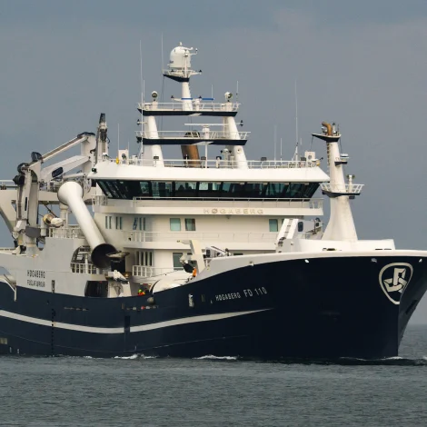 Tvey skip landað til Pelagos