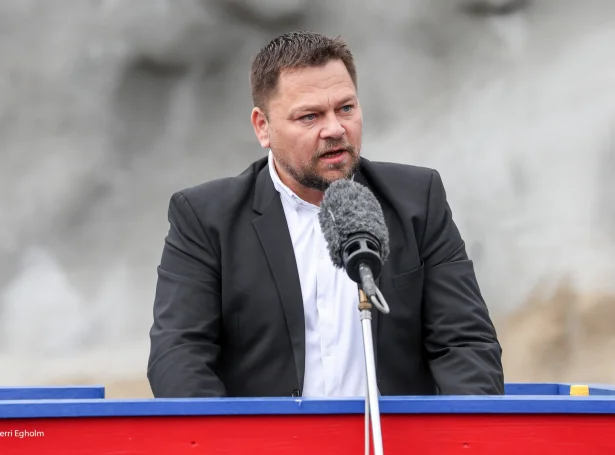 Tað er Jóhan Christiansen, sum umstiur samferðslumál. Landsstýrismaðurin hevur ikki vil gjørt viðmerkingar til miðlarnar um málið í vikuni, men nú er meldað út, at okkurt fer at henda (Savnsmynd)