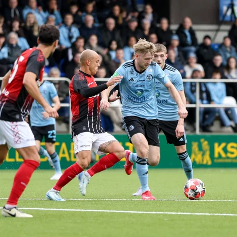 Víkingur er úti av Champions League men skal spæla Conference League í august (Mynd: Sverri Egholm)