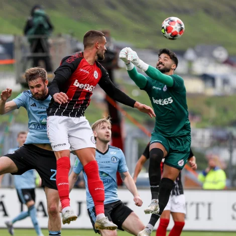 Víkingur skal í morgin vera eitt sindur meira avgjørt enn í Champions League-dystunum móti Red Imps og fáa eitt gott útgangsstøði (Mynd: Sverri Egholm)