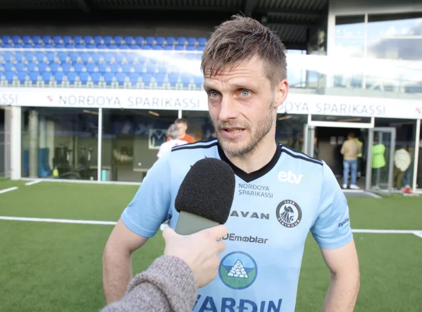 Sølvi Vatnhamar og víkingarnir skulu royna at vinna seg upp á 3. plássi - nógv verður gjørt burturúr á FM1 (Mynd: Sverri Egholm)
