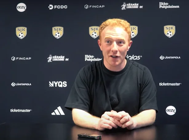 - KÍ spældi bara langar bóltar og dúvaði uppá deyðbóltar