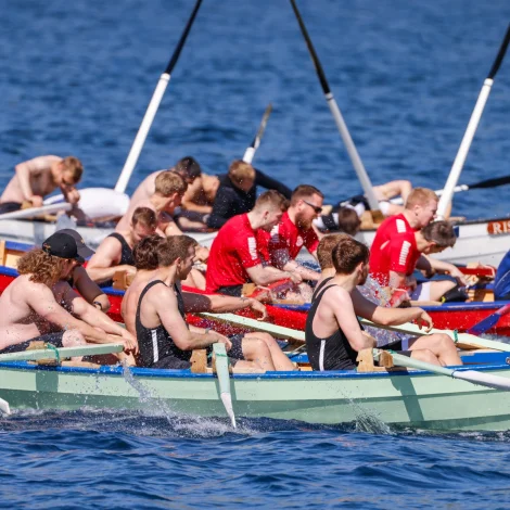 Aðru vikuna á rað verður talan um ein róður við heili 114 bátsmanningum (Mynd: Jens Kr. Vang)