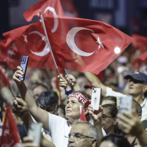 Borgarstjórin í Istanbul fær nýggjan fongsulsdóm