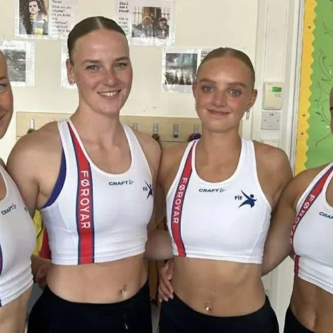 Maria Biskopstø, Margit Weihe Fríðmundsdóttir, Elisabet Holm Simonsen og Oddvør Josephsen skulu renna í seinastu kappingini seinnapartin - 4x400 metrum (Mynd: Frælsur Ítróttur Føroyar)