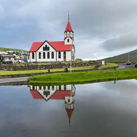 Brandalarmurin fór frá í morgun í Sandavágs kirkju
