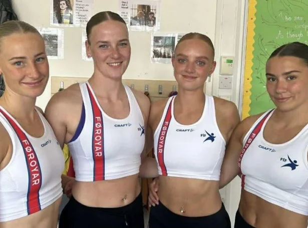 Maria Biskopstø, Margit Weihe Fríðmundsdóttir, Elisabet Holm Simonsen og Oddvør Josephsen skulu renna í seinastu kappingini seinnapartin - 4x400 metrum (Mynd: Frælsur Ítróttur Føroyar)