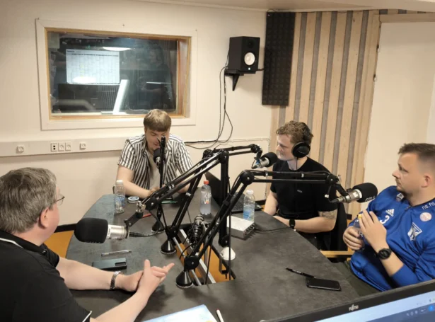 Fótbóltsskýlið verður sent beinleiðis á FM1 fríggjadagar klokkan 16.