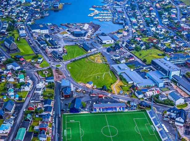 Á sama degi sum hann skrivaði 