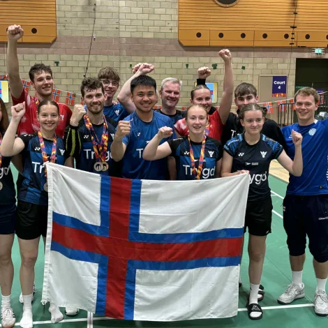 Søguligt úrslit í badminton á oyggjaleikunum á Orkney
