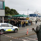 Eins og tá Brøndby-fjepparar myndaðu býin beint fyri ólavsøku, so verður løgreglan eisini sjónlig, nú kroatiskir fjepparar koma hendan vegin (Mynd: Sverri Egholm)
