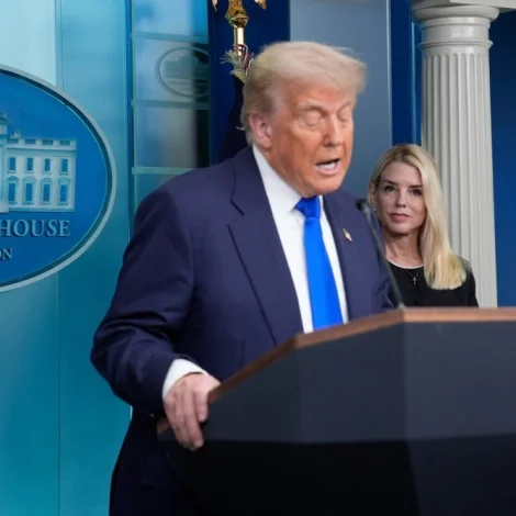 Trump visti at hann er nevndur í Epstein-skjølunum
