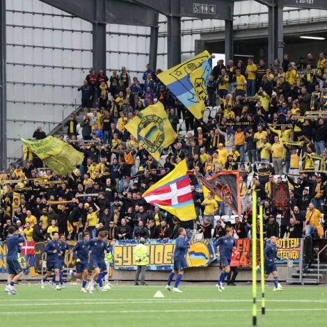 Brøndby--fjepparar, her á Tórsvølli í 2. umfari móti HB, kundu stórfegnast í kvøld (Mynd: Sverri Egholm)