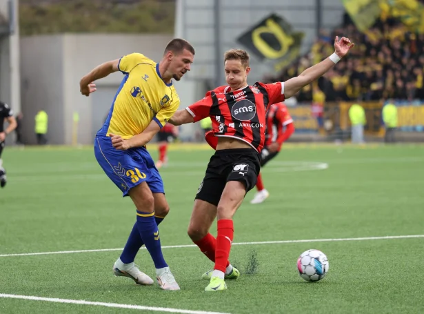 HB var meira kyniskt og í 72. minutti skoraði innskifti Emil Grønn Pedersen. Norski áleyparin hevði nakrar stórar møguleikar í dystunum móti Brøndby. Nú bragdaði, og tað tryggjaði HB trý stig á einum tungum degi (Mynd: Sverri Egholm)