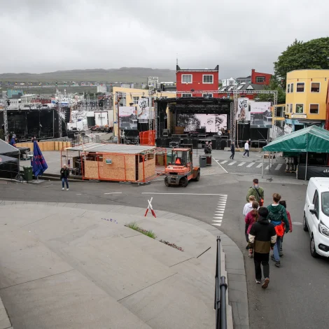Við at verða klárt til Tórsfest í Vágsbotni