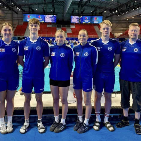 HM-hópurin, við toymi, við kappingarhylin: Barbara Debes (liðleiðari), Isak Brisenfeldt, Bjarta í Lágabø, Lea Osberg Højsted, Líggjas Joensen og Rúni Gaardbo, venjari (Mynd: svimjing.com)