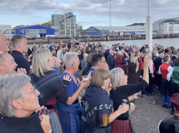 Video: Ovfarakæti á Tinganesi