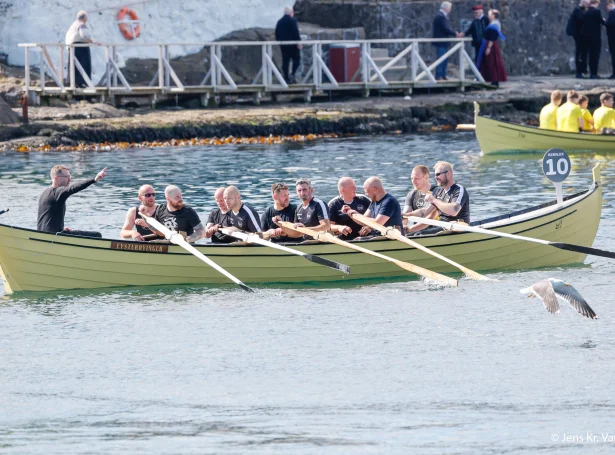 Seinast Eysturoyingur var mannaður var til masters-róður á ólavsøku í fjør (Savnsmynd: Jens Kr. Vang)