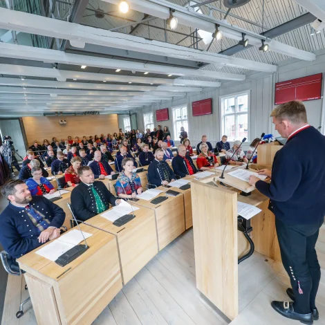 Løgmansrøðan til viðgerðar í dag