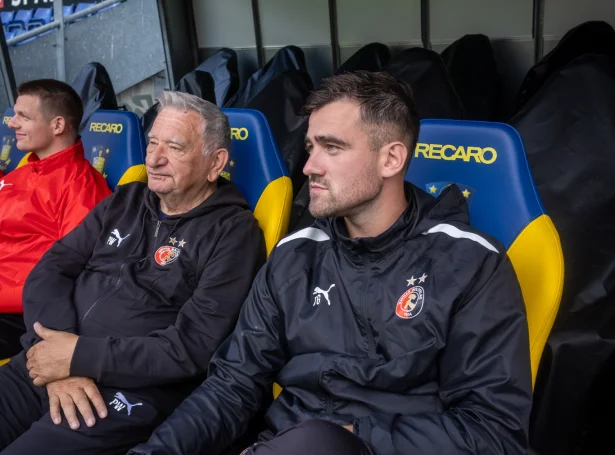 Adrian, matur og venjing í Danmark