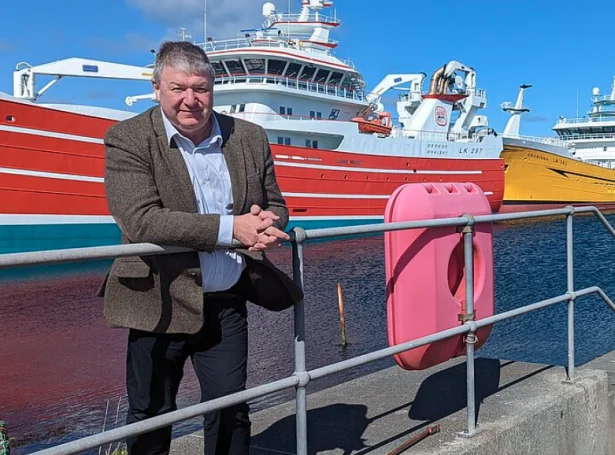 Alistair Carmichael úr liberala flokkinum, situr í bretska undirhúsinum, umboðandi Orknoyggjar og Hetland (Mynd: alistaircarmichael.co.uk)