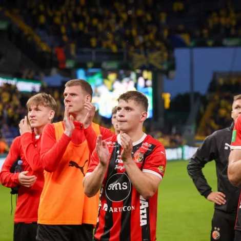 Eftir enn eitt flott avrik takka HB-spælararnir útiáskoðarunum í Brøndby (Mynd: RS Media/Havnar Bóltfelag)