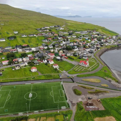 Nýggjur strandaflogbólts vøllur á Valloyruni