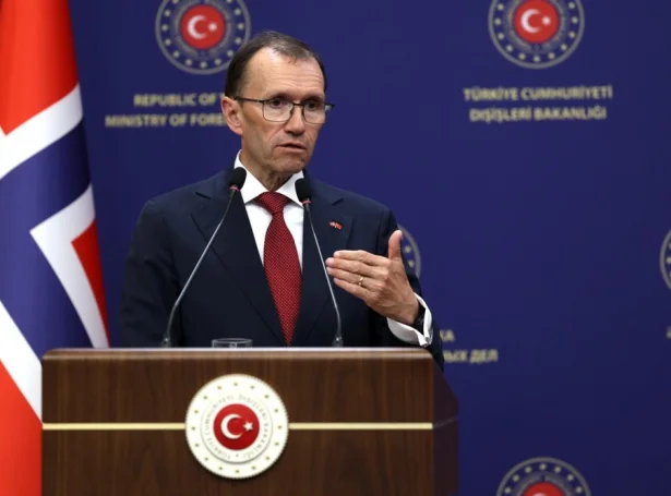 Norski uttanríkismálaráðharrin, Espen Barth Eide á vitjan í Turkalandi í apríl (Mynd: EPA)