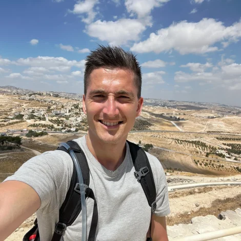 Brúka sendistovuna í Tel Aviv meira, Ingilín!