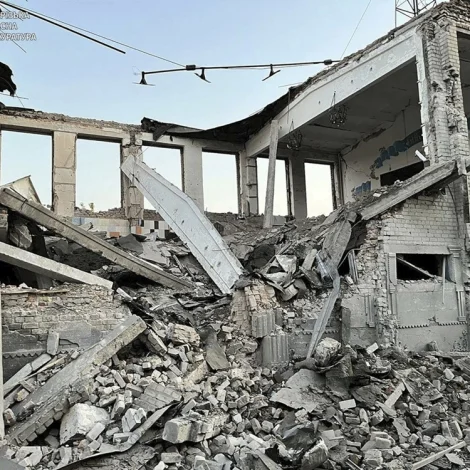 Ukraina: Trý fólk latið lív í russiskum álopi