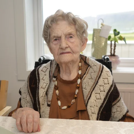 103 ára føðingardagur